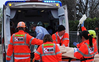 ambulanza-servizio-118-soccorso-paziente