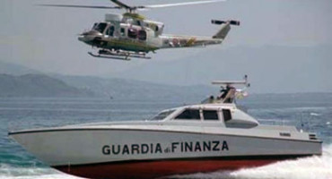 guardia-di-finanza-elicottero-motovedetta