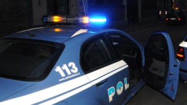 polizia rapinatori fuga via roma marsala
