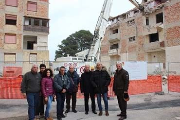 Iniziata la demolizione delle case popolari di Via Mazara
