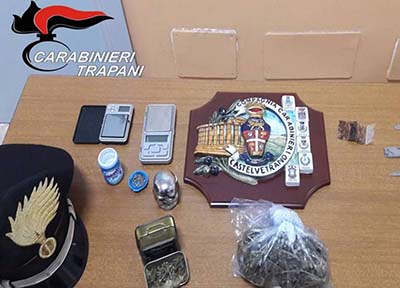 Scovati circa 2 kg di droghe leggere dall'unità cinofila dei Carabinieri