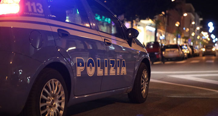 Arrestato agente di Polizia a Trapani. Aveva rubato 400 Passaporti con un extracomunitario