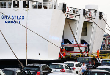 Tragedia a bordo del traghetto Napoli Palermo, un morto e un ferito