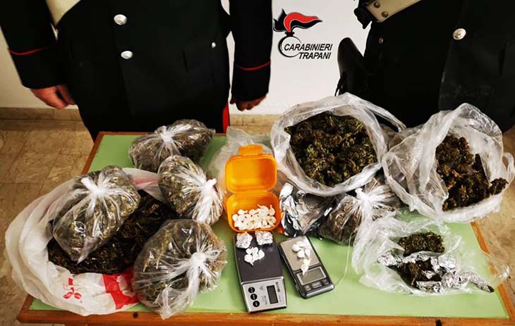 Marsala: marijuana e cocaina in casa, arrestato dai Carabinieri
